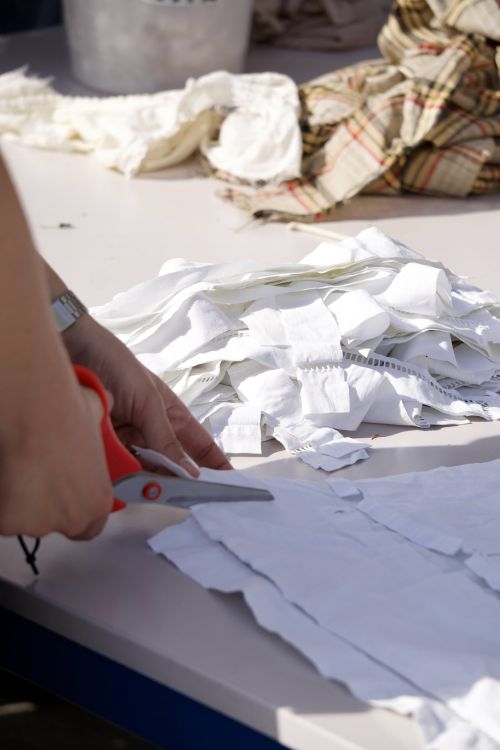 Découper ces bandelettes en petits morceaux