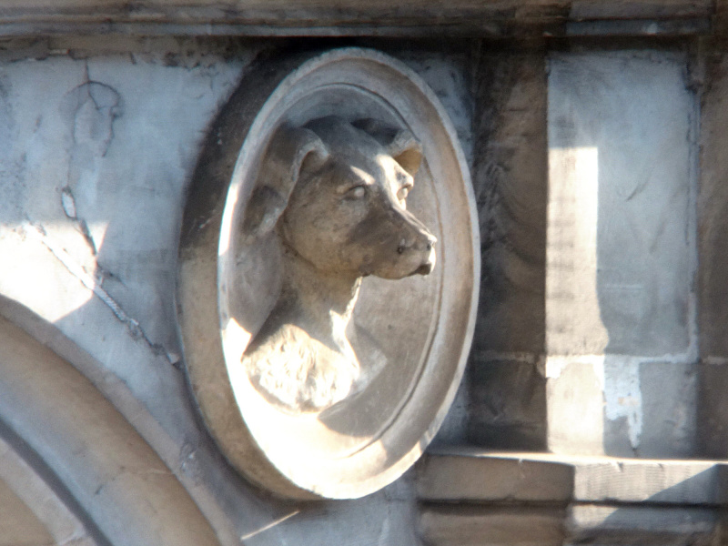 Fichier:« Les Animaux » (03) - Sculpture en façade de l'immeuble du 2 quai Émile Zola à Rennes.jpeg